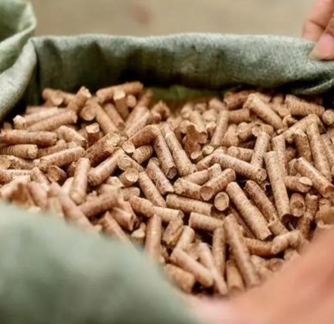 雲南綠愛生物科技有限公司專業(yè)生産生物(wù)質顆粒燃料多年，品質有(yǒu)保障！